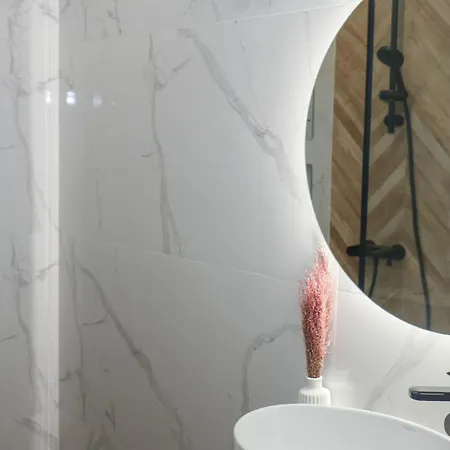Luxury 80m2 With Balcony Downtown Szaloniki