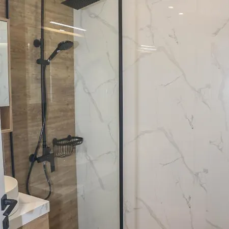 Apartman Luxury 80m2 With Balcony Downtown