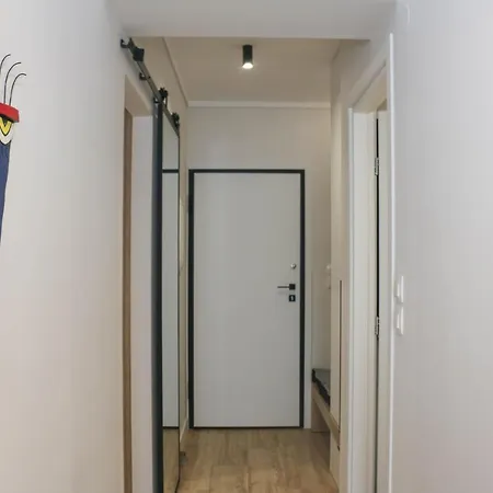 アパート Luxury 80m2 With Balcony Downtown *