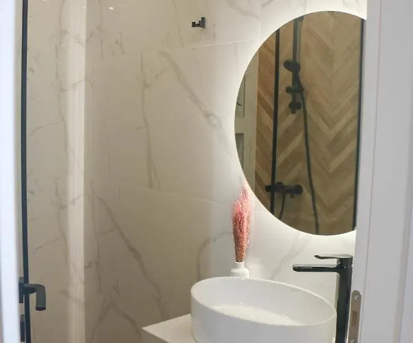 Apartment Luxury 80m2 With Balcony Downtown