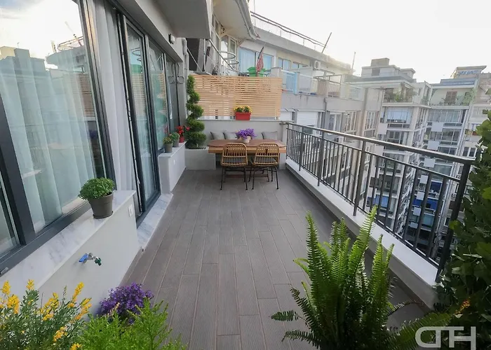 Apartament Luxury 80m2 With Balcony Downtown