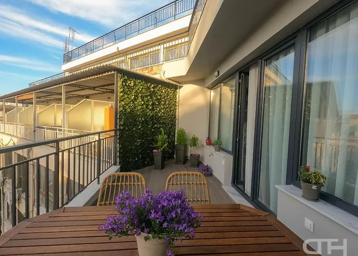 Luxury 80m2 With Balcony Downtown * Selanik